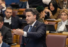 Abazović prozvao Mandića zbog ćutanja na hapšenja u Zeti